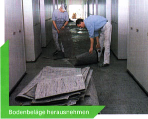 herausnehmen des PVC-Bodenbelags